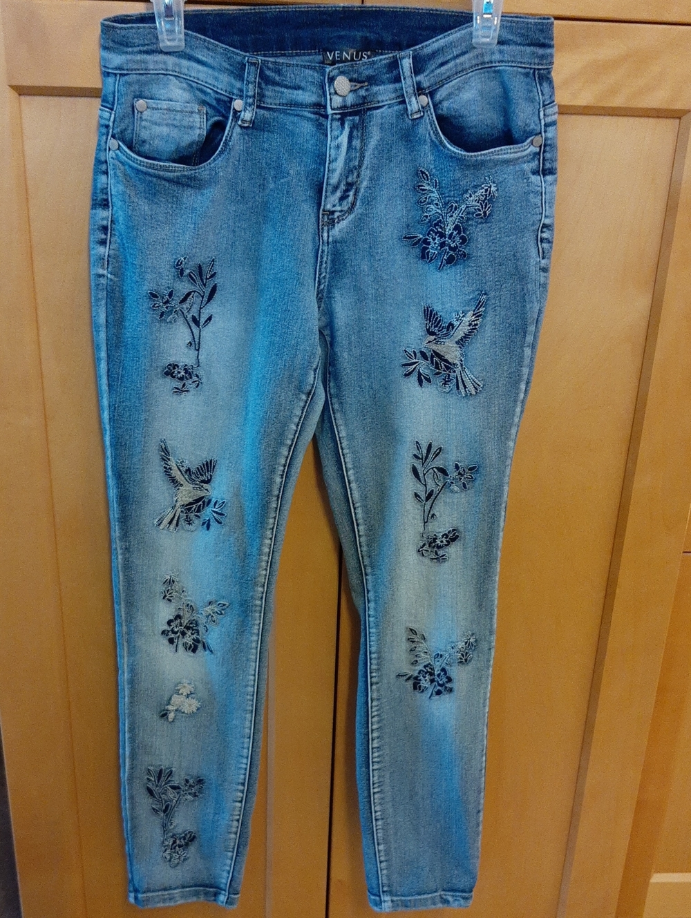 VENUS Light Blue Skinny Jeans with Embroidered Birds And Flowers Size 8